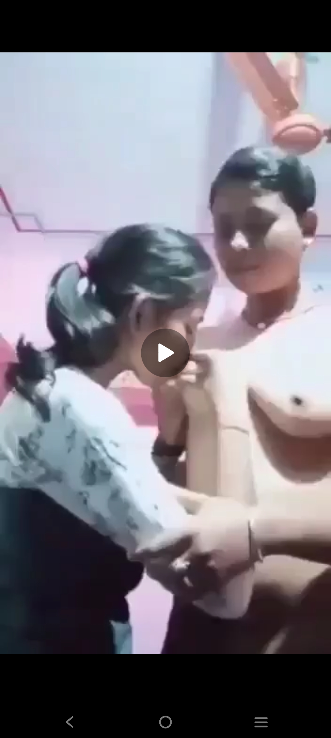 দেসি অল্প বয়সে লেস*বিয়ান